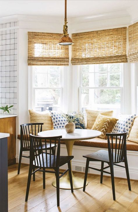 Window Breakfast Nook, Breakfast Nook Ideas Bay Window, Window Seating Kitchen, Bay Window Breakfast Nook, Bay Window Seating Kitchen, Bay Window Dining, Bay Window Seating, Bay Window Benches, Kitchen Bay Window