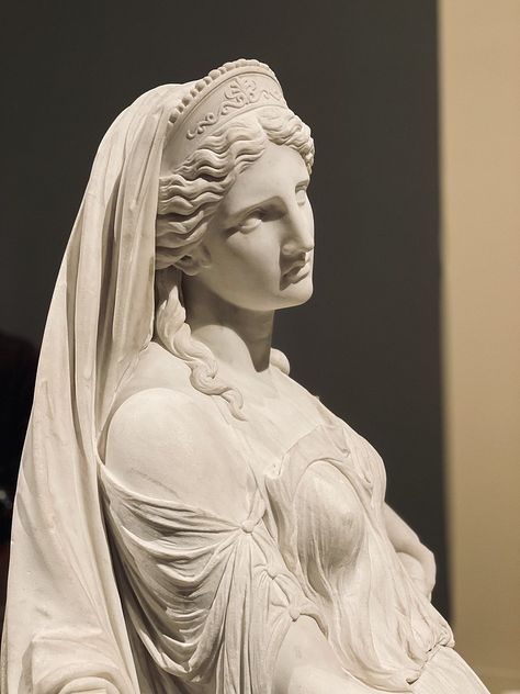 Old Sculpture Greek, Marble Sculpture Greek, Roman And Greek Statues, Ancient Greek Woman Statue, Greek Mythology Statues Aesthetic, Famous Statues Sculpture, Greek Pose Reference, Greek Women Sculpture, Classic Sculpture Greek