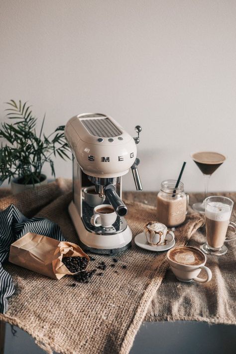 Aesthetic Coffee Machine, Italian Coffee Aesthetic, Coffee Machine Aesthetic, Smeg Coffee Machine, Clean Coffee Maker, Clean Coffee, Homemade Coffee Creamer, Coin Café, Coffee Ingredients