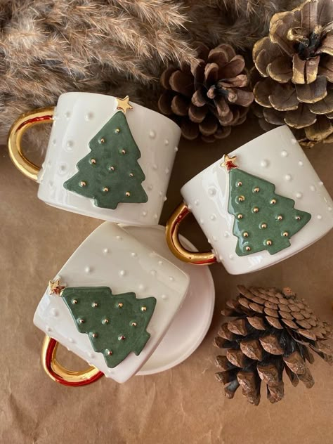 Christmas Mugs Ceramic, Handmade Ceramic Christmas Mugs, Ceramic Christmas Mugs, Christmas Ceramic Mug, Xmas Ceramics, Mug Noel, Diy Keramik, Christmas Feeling, Christmas Inspo