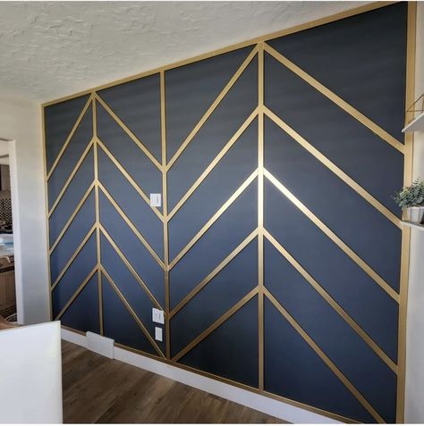 Teal And Gold Accent Wall, Navy And Gold Accent Wall, Feature Wall Interior Design, Black Wall Ideas, Dark Color Schemes, Gold Accent Wall, Dining Room Accent Wall, Monochromatic Decor, Black Feature Wall