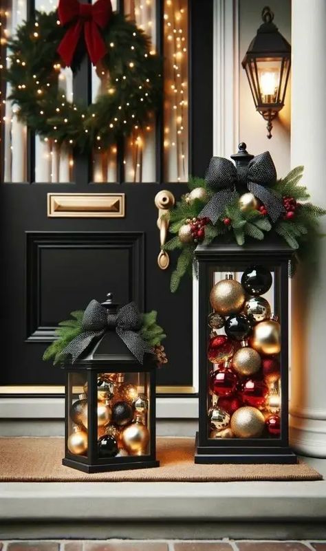 30+ Genius Christmas Front Porch Decorating Ideas - HubPages Jul Diy, Christmas Decor Inspiration, Christmas Porch Decor, Christmas Themes Decorations, Christmas Lanterns, Christmas Porch, Text Stories, Christmas Door Decorations, Candy Land Christmas