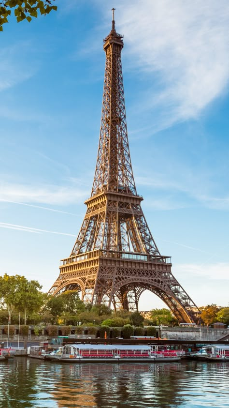 Torre Eiffel Paris, Top Honeymoon Destinations, Eiffel Tower In Paris, Tower In Paris, Paris Dream, Paris Tour Eiffel, Paris Tour, Paris Wallpaper, Beautiful Paris