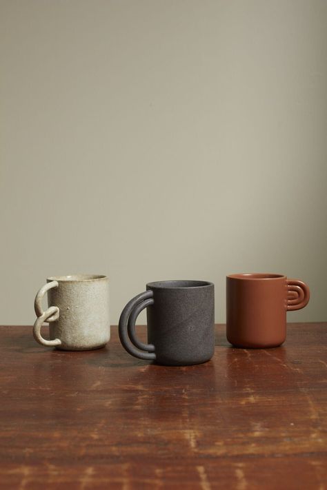 Handmade Mugs That Showcase Artistry and Craftsmanship Ceramics Pottery Mugs, Pottery Inspo, Cerámica Ideas, Clay Mugs, Pottery Cups, Ceramics Pottery Art, Ceramics Ideas Pottery, Ceramics Ideas, Pottery Designs