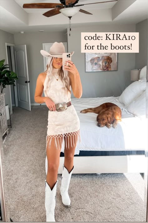 Country Fest Outfits, Western Party Outfit, Womens Western Outfits, Vestidos Country, Traje Cowgirl, Country Outfits Women, Nfr Outfits, School Bully, Cowgirl Style Outfits