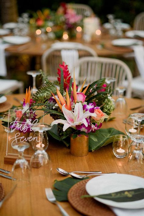 Tropical Beach Centerpieces, Tropical Centerpieces Wedding, Elegant Wedding Centerpieces, Tropical Wedding Centerpieces, Tropical Wedding Reception, Brazilian Wedding, 2023 Bride, Tropical Centerpieces, Wedding In Bali