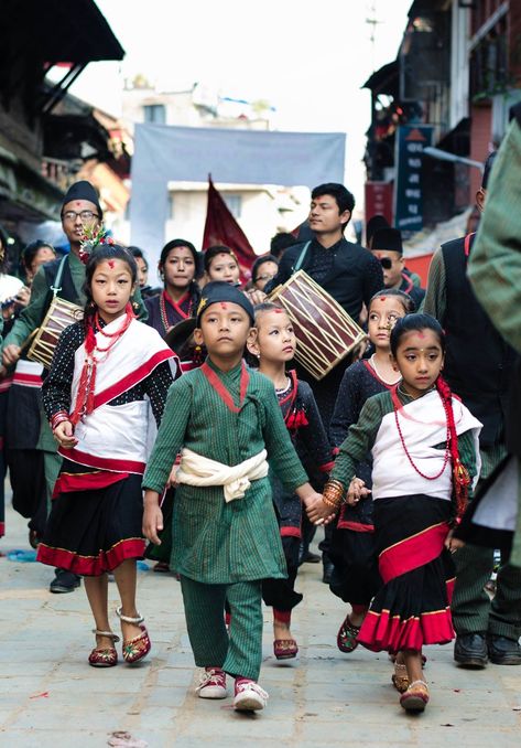 Culture Day Poster, Newari Dress, Cloak Ideas, Newari Culture, Nepali Traditional, Nepali Art, Nepali Culture, Chinese Fancy Dress, Nepal Art