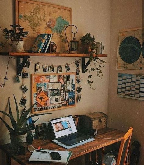 Colorful Bedroom Decor, Design Ložnic, Camera Vintage, Bedroom Desk, Aesthetic Rooms, Dorm Ideas, Vintage Room, Room Ideas Bedroom, Room Inspiration Bedroom