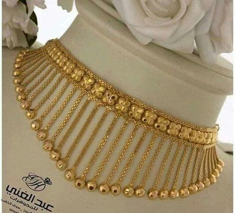 Gold Jewelry Outfits, Gold Mangalsutra Designs, Gold Jewelry Simple Necklace, Gold Necklace Indian Bridal Jewelry, Gold Bridal Jewellery Sets, Black Beaded Jewelry, Gold Wedding Jewelry, Gold Pendant Jewelry, Bridal Fashion Jewelry