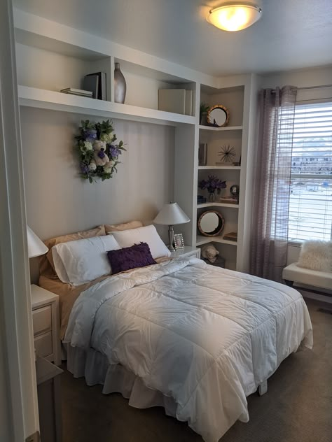 Closet Behind Bed, Bed Closet, Bedroom Built Ins, Bed In Closet Ideas, Closet Aesthetic, Design Bed, Bedroom Cabinets, Closet Room, Bed In Closet