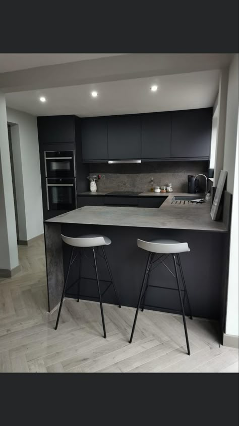 Minimalist Black Kitchen Design, Small Black Kitchen Modern, Black L Shaped Kitchen, Black Condo Kitchen, Gray And Black Kitchen Decor, Black And Grey Modern Kitchen, Dark Modular Kitchen, Modern Dark Gray Kitchen, L Shaped Black Kitchen