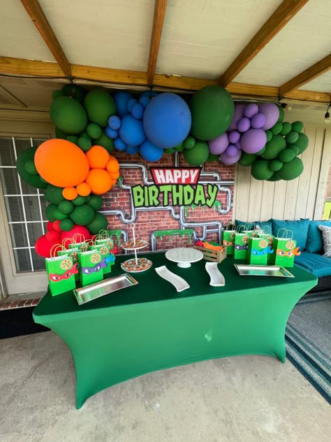 Ninja Turtles Birthday Party Backdrop, Tmnt 3rd Birthday, Tmnt Balloon Garland, Ninja Turtle Halloween Party, Ninja Turtles Balloon Garland, Ninja Turtles 3rd Birthday Party Ideas, Ninja Turtle Decorations Party, Tmnt 1st Birthday Party Ideas, Ninja Turtle Pizza Party