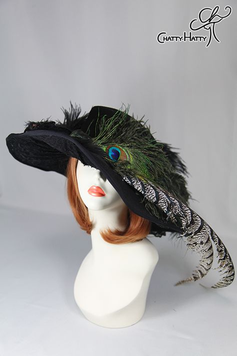 Feather hat ; peacock #easterbonnets #easterhats #weddinghats #edwardianhats #chattyhatty #CH_Flairy Peacock Burlesque, Dnd Hat, Peacock Hat, Feathered Hat, Hat With Feather, Mrs White, 1950s Hat, Creature Fantasy, Hat Inspiration