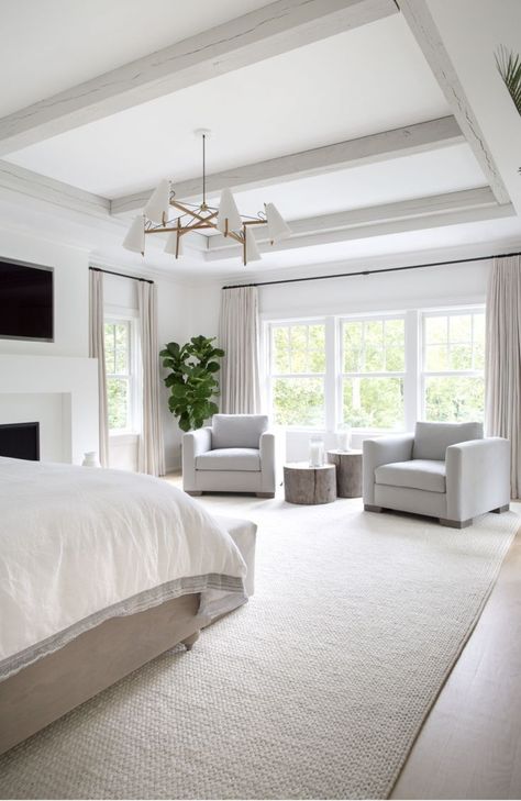 WOODSIDE — Kerri Rosenthal Interiors. #homedecor #interiordesign #bedroomdecor #bedroomdesign #masterbedroom Neutral Bedrooms, Casa Vintage, Neutral Bedroom, Couple Bedroom, Remodel Bedroom, Master Bedrooms Decor, White Furniture, Large Bedroom, Modern Bed