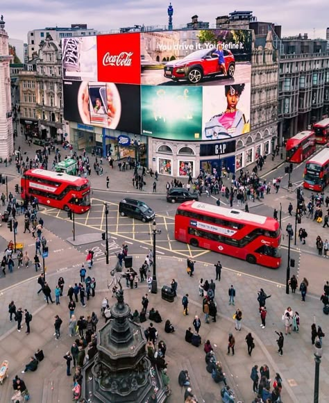 Piccadilly Circus ❤️ • 📸 @philipp_pley • #piccadillycircus #itssolondon #london London Vision Board, London Highlights, Piccadilly Circus London, London Images, I Love London, Piccadilly Circus, St Pancras, England London, London Trip