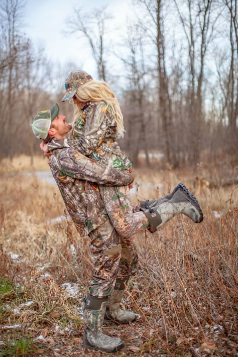 Country Couple Photos, Hunting Couple, Hunting Photography, Country Couple Pictures, Forever After All, Country Relationship Goals, Country Engagement Pictures, Country Relationships, Cute Country Couples