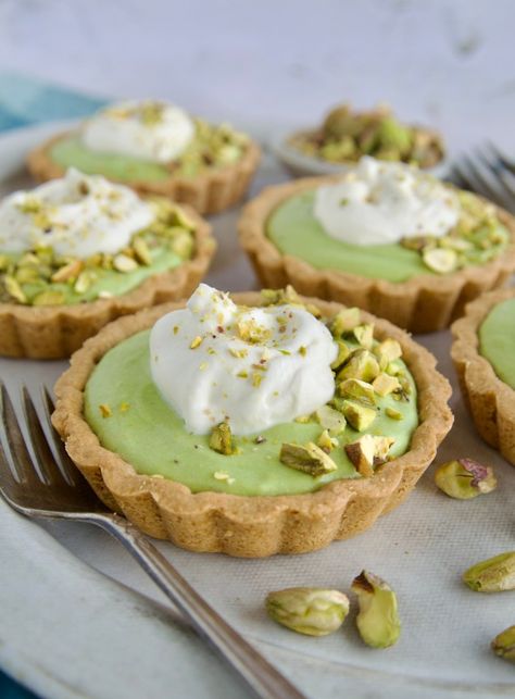 Pistachio Desserts, Pistachio Filling, Pistachio Dessert Pudding, Creative Pies, Pudding Tart, Pistachio Dessert, Graham Cracker Recipes, Recipes By Ingredients, Creamy Pudding