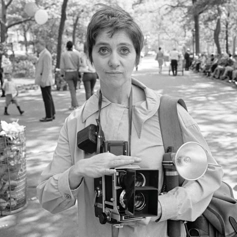 The Cost of Diane Arbus’s Life on the Edge Diana Arbus, Diane Arbus Photography, Fotocamere Vintage, Art Analysis, Lee Friedlander, Best Camera For Photography, Women Photographers, Girls With Cameras, Berenice Abbott