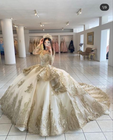 Beige Debut Gown, Champaign Quince Dress, Golden Quinceanera Dresses, Aesthetic Quinceanera Dresses, Beige Quinceanera Dresses, Champagne Quince Dresses, Xv Dresses, Xv Ideas, Champagne Quinceanera Dresses