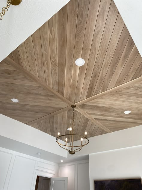 Wood Tile Ceiling Bathroom, Farmhouse Accent Ceiling, Wood Paneled Ceiling Bedroom, Wood Trey Ceiling Ideas Bedroom, Wood On Vaulted Ceiling, Faux Wood Beams In Tray Ceiling, Creative Ceiling Ideas Bedroom, Herringbone Ceiling Ideas, Beadboard Tray Ceiling