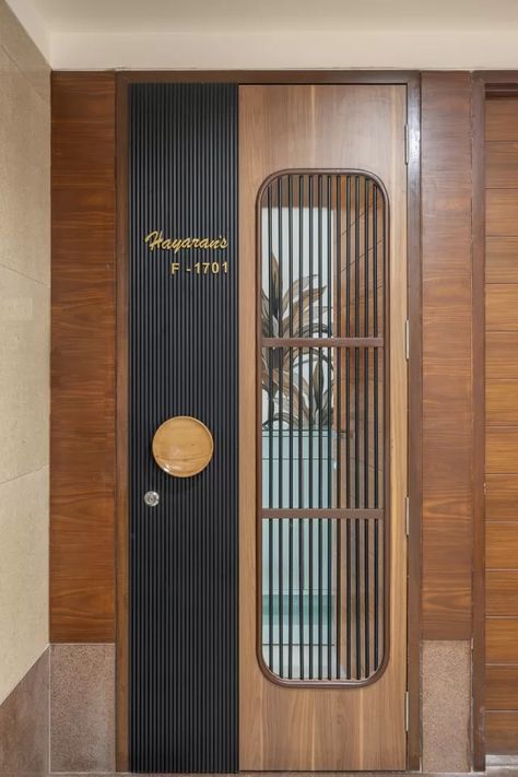 Grill Entrance Door, Apartment Entrance Design Front Entry, Wooden Main Door Design Wooden Main Door Design Entrance Modern, Jaali Door Design, Jaali Door Design Wooden, Porch Gate Design, Contemporary Gates, Design Entrance, Interior Videos