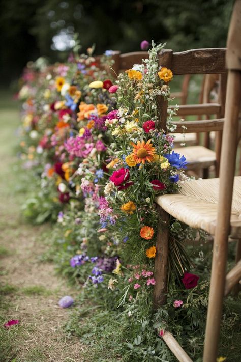 Memory Table Flowers Wedding, Wildflower Table Decor Wedding, Summer Rustic Wedding Flowers, Wildflower Decor Wedding, Wildflower Wedding Chairs, Altar Flowers Outdoor Wedding, Summer Enchanted Forest Wedding, Polish Wedding Ideas, Picnic Aesthetic Wedding