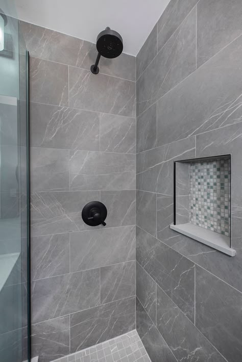 Timeless Gray & Bold Bathroom Gray is a color that will always retain its value. Even if you do not ever plan on reselling, by picking a grayscale design you will always impress guests and stay stylish. This bathroom design in Midtown NYC utilize beautiful marbled large gray tiles to catch the eye, a small amount of artistic gray mosaics for the inset, and simple but chic small gray floor tiles to tie it all together. Toilet Tiles Design, Small Bathroom Paint Colors, Grey Bathroom Floor, Grey Marble Bathroom, Gray Shower Tile, Small Bathroom Paint, Mosaic Bathroom Tile, Small Bathroom Colors, Grey Bathroom Tiles