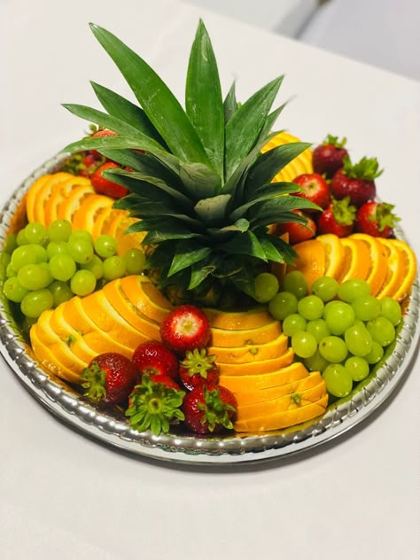 Ninja Fruit, Fruit Tray Designs, Carving Watermelon, Cursed Cakes, Farm Fruit, Fruit Buffet, Carving Fruit, Amazing Food Platters, Red Currants