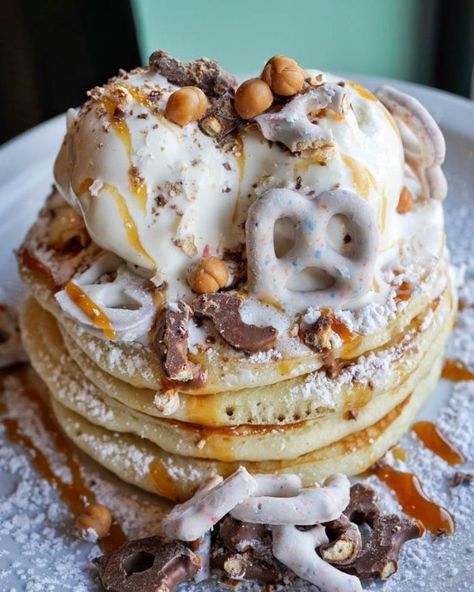 Where to Eat In Every State - Best Restaurants Near Me Brunch Restaurant, Best Easy Dinner Recipes, Dipped Pretzels, Buttermilk Pancakes Fluffy, Chocolate Dipped Pretzels, Pretzel Dip, Brunch Restaurants, Buttermilk Pancakes, Christmas Tree Shop