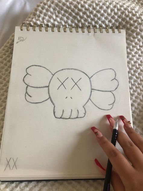 Kaws Painting Ideas On Canvas Easy, Easy Kaws Painting Ideas, Kaws Drawing Sketch, Kaws Drawing Outline, Simple Things To Draw On Yourself, Kaws Sketch Easy, Drawing Ideas Kaws, Klaws Drawings, How To Draw Kaws