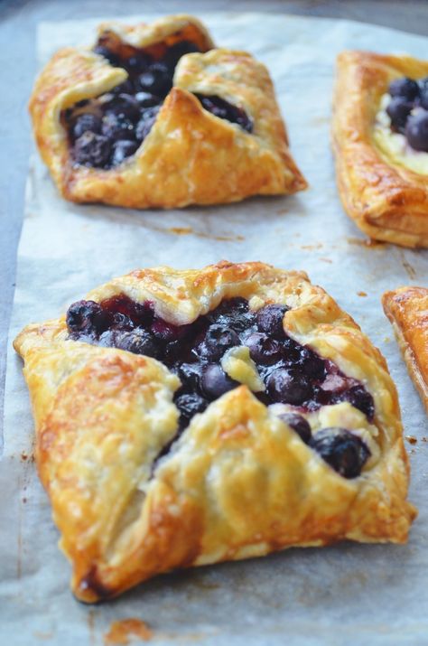 Small Batch 4 Ingredients Blueberry Danish Recipe With Blueberry Jam, 4 Ingredient Blueberry Danish, Recipes With Blueberry Preserves, Blueberry Jam Uses, Blueberry Cobbler Small Batch, Small Batch Blueberry Scones, Blueberry Yaya Dessert, Blueberry Appetizer Recipes, Raspberry And Blueberry Recipes