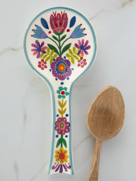 It's the CUTEST spoon rest to keep your kitchen countertop nice & clean! Hand Painted Spoon Rest, Ceramic Spoon Rest Painting Ideas, Pottery Spoon Holder, Spoon Rest Pottery Painting Ideas, Art Night Ideas, Spoon Holder Ceramic, Spoon Rest Pottery, Kitchen Spoon Holder, Fun Pottery