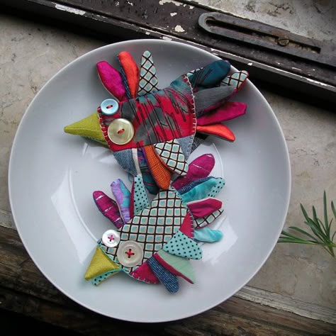 Fabric Brooch, Fiber Jewelry, Fabric Toys, Textile Crafts, Fabric Birds, Textile Jewelry, Fabric Projects, Soft Sculpture, Fabric Jewelry