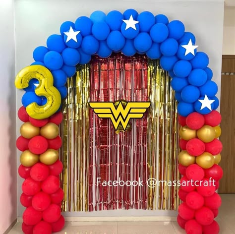 Wonder Woman Balloon Decor, Wonder Woman Themed Birthday Party, Wonder Woman Birthday Party Decoration, Wonder Woman Party Decorations, Wonder Woman Party Ideas, Superhero Theme Party Decorations, Wonder Woman Decorations, Wonder Woman Diy, Baby Wonder Woman