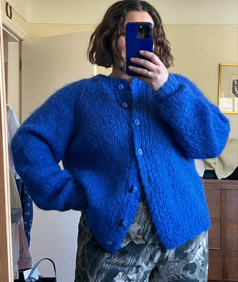 Casual Spring outfit idea vintage mohair cardigan Blue Cardigan Outfit, Spring Outfit Idea, Casual Spring Outfit, Outfit Cardigan, Mohair Cardigan, Cute Spring Outfits, Winter 23, Cardigan Outfits, Vintage Cardigan