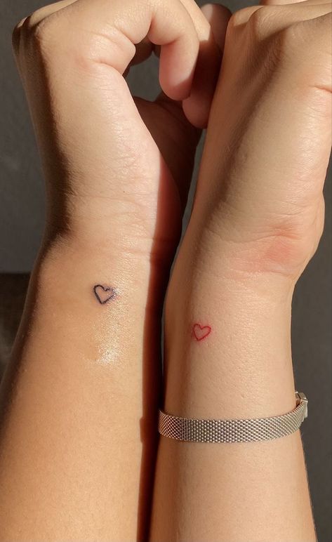 Maching Tattoos, Heart Tattoo Wrist, Cute Matching Tattoos, Red Heart Tattoos, Tiny Heart Tattoos, Couple Tattoos Unique, Muster Tattoos, Petite Tattoos, Bff Tattoos