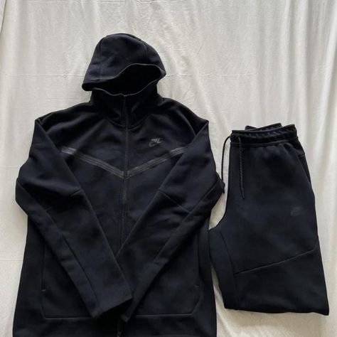 Triple Black Nike Tech Fleece 1-1 Rep Amazing... - Depop Nike Tech Noir, All Black Nike Tech, Black Nike Tech Outfit, Nike Tech Black, Nike Tech Fleece Black, Black Nike Tech, Tec Fleece Nike Black, Black Nike Tech Fleece, Nike Tech Fleece Outfit Men