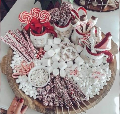 Christmas Progressive Dinner Desserts, Short Christmas Tree, Christmas Aesthetic Outfit, Christmas Decorations Ideas Diy, Nails Short Christmas, Diy Christmas Nails, Gift Card Christmas, Christmas Hot Chocolate Bar, Baking Christmas Cookies