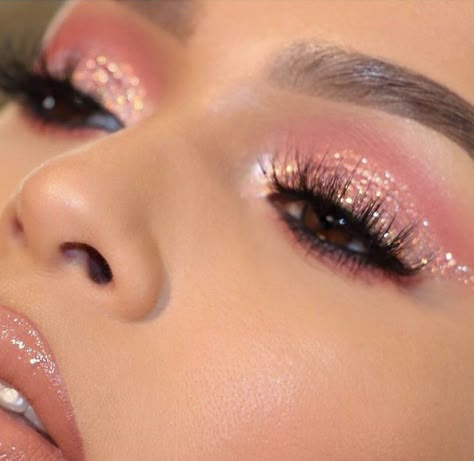 pink glitter winged cat eye. makeup @ ? - pls tag mua if you know him/her! Rosa Make-up, Pink Eye Makeup Looks, Eye Makeup Glitter, Quinceanera Makeup, Winged Cat, Make Up Designs, Everyday Eye Makeup, Pink Eye Makeup, Eye Makeup Looks