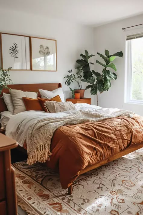 Green Rust Orange Bedroom, Terracota Bedroom Ideas Boho, Terra Cotta Bedroom Ideas, Boho Master Bedrooms Decor, Boho Master Room Bedroom Ideas, Bedroom Burnt Orange, California Casual Bedroom, Warm Tone Bedroom, Orange Boho Bedroom