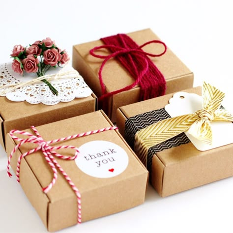 Box Packaging Ideas, Hampers Idea, Kraft Box Packaging, Diy Eid Gifts, Box Hampers, Baby Hampers, Christmas Gift Hampers, Kraft Packaging, Soya Mumu