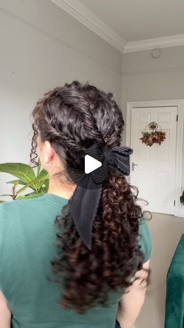 Sophie Marie on Instagram: "Curly hairstyle idea to upgrade your curly ponytail   Bow is from @clairesstores 🫶  💌 a curlfriend who needs hairstyle inspo   #curlyhairstyle #curlyhair #ponytail #hairstyle" High Ponytail Hairstyles For Curly Hair, Curly Puffy Hair Hairstyles, Curly Pulled Back Hairstyles, Curly Hairstyle With Bow, Hairstyles For Curly Hair Ponytail, Bows In Curly Hair, Bow Curly Hairstyle, Curly Hairstyles Tied Up, Curl Ponytail Hairstyles