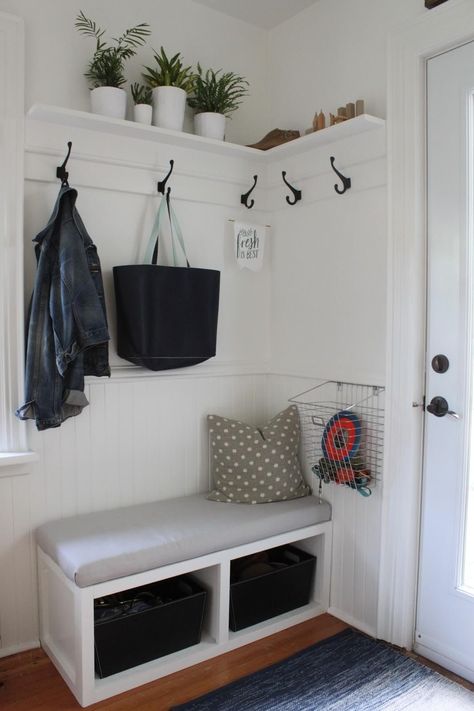 Diy Mudroom Entryway, Mudroom Entryway Storage, Mudroom With Storage, Hallway Tables Entryway, Hall Table Decor, Entry Hall Furniture, Entryway Storage Ideas, Small Foyer Ideas, Small Entryway Bench