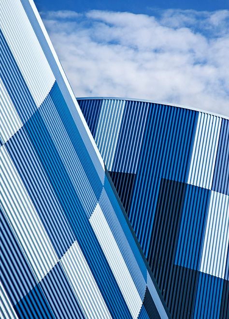 luciole02 Architectural Pattern, Steel Siding, Colors Aesthetic, Blue Building, Blue Panels, Photo Site, Modern Patio, Perfect Photos, Building Exterior