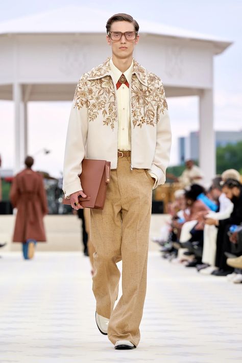 Amiri Spring 2025 Menswear Fashion Show | Vogue Menswear Runway, Designer Streetwear, Fashion Photography Inspiration, High Fashion Street Style, Suit Fashion, Mode Fashion, Mens Street Style, Couture Fashion, Boy Fashion