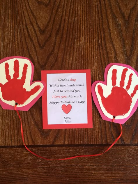 Mail A Hug Craft, Send A Hug Craft For Kids, Grandparents Week Preschool, Mail A Hug, Valentines Crafts Kids, Hug Craft, Diy Valentine's Gifts, Valentines Art For Kids, Diy Frog