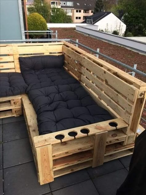 Palette Outdoor Furniture, Palette Furniture, Outdoor Pallet Projects, Pallet Garden Furniture, Pallet Patio Furniture, Pallet Patio, Pallet Designs, Small Woodworking Projects, Pallet Outdoor