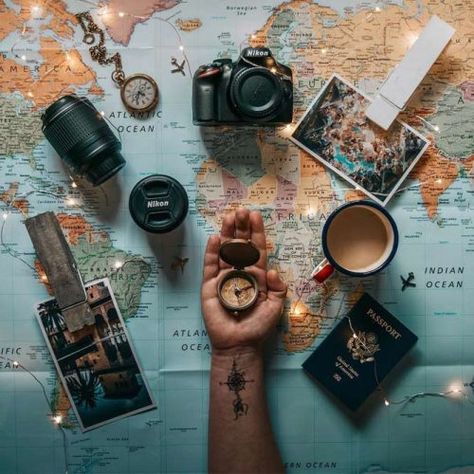 Inspiring Flat Lay Photos To Amaze You ★ See more: https://glaminati.com/flat-lay-inspiring-photos/ Travel Flatlay, Shopping In New York, Flat Lay Photos, Travel Credit Cards, Vacation Goals, Travel Wallpaper, Voyage Europe, Travel Outfits, Flat Lay Photography