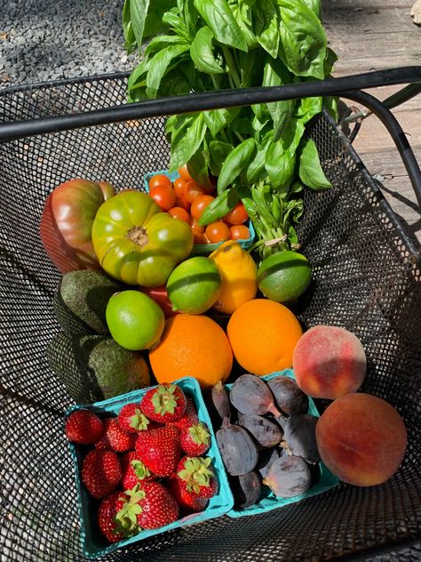 farmers market fresh produce fresh fruit summer eats spring grocery healthy eating Hormonal Acne, Fresh Fruits, Fruit And Veg, Fruits And Veggies, Aesthetic Food, Fresh Food, Fruits And Vegetables, Fresh Fruit, Farmers Market