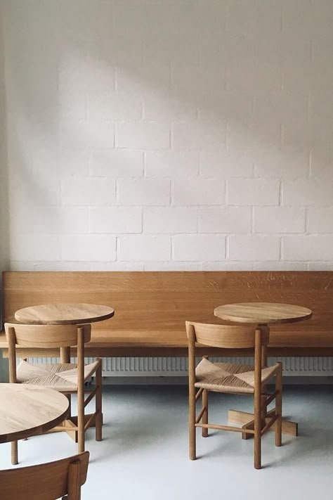 Wood Banquette, Bar Table And Chairs, Wood Cafe, Cafe Seating, Cafe Shop Design, Coffee Shops Interior, Banquette Seating, Coffee Corner, Cafe Interior Design